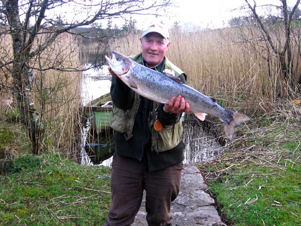 Eamon Kennedys cracking 14 pound salmon - March 2009